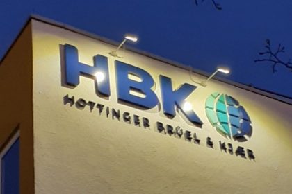 HBK Lichtwerbung Fassade Start rotated